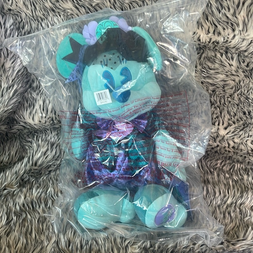 Minnie Mouse the Main Attraction Haunted Mansion Plush